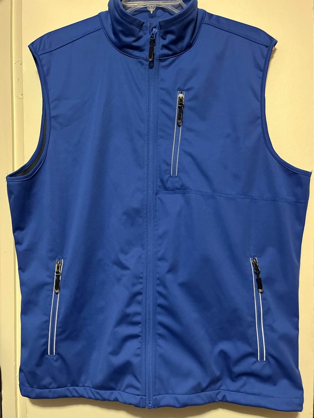 33,000ft Men's Blue Softshell Vest with Zip Pockets